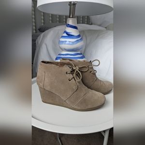 Tom's Wedges, Size 8